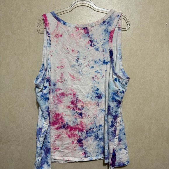 Torrid White Multicolor Scoop Neck Tank Top - Picture 2 of 3